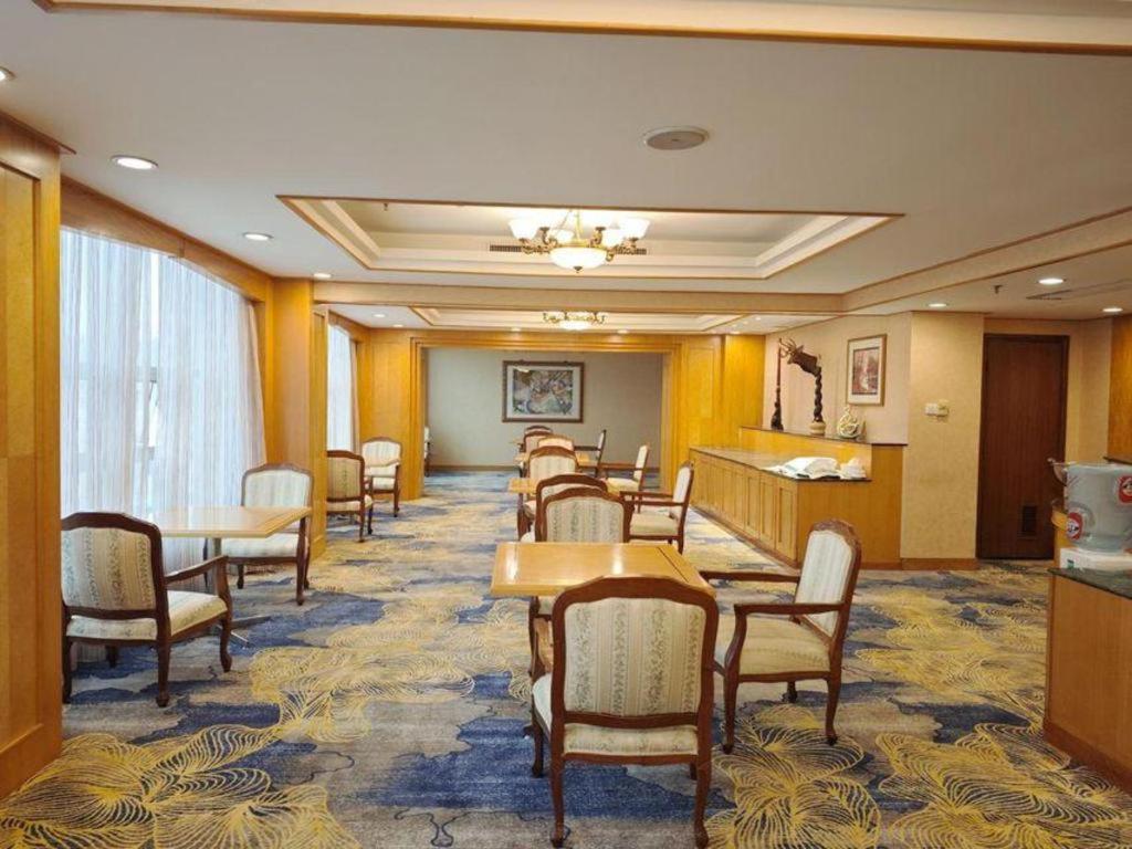 Fenggang Gladden Hotel Tiantangwei Exterior foto